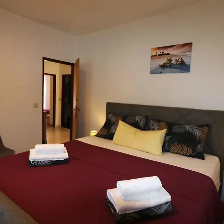 Apartment In Silo/insel Krk 13555